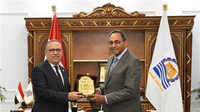 عميد هندسة الأزهر ومحافظ قنا يبحثان سبل التعاون بين الكلية والمحافظة