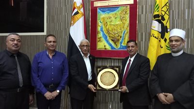 محافظ شمال سيناء يشيد بجهود الأزهر ويخصص قطعة أرض لإنشاء فرع للجامعة 