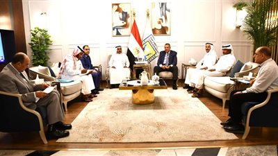 محافظ جنوب سيناء يلتقي بأبناء المجاهدين 