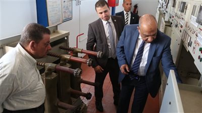 وزير الكهرباء يتابع سير العمل بهندسة مارينا التابعة لشركة البحيرة
