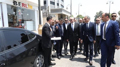 محافظ بني سويف يتفقد سيارات الضبطية القضائية التابعة لجهاز حماية المستهلك