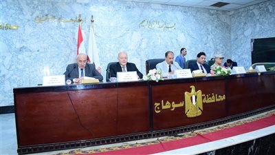 محافظ سوهاج يترأس اجتماع المجلس التنفيذي