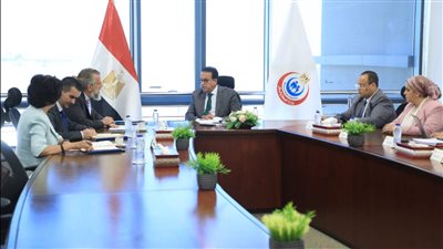 وزير الصحة يبحث مع ممثل 