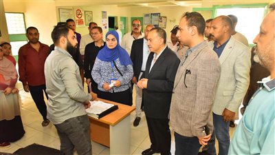 محافظ أسيوط يتفقد القافلة الطبية الشاملة لتقديم الخدمات للمواطنين