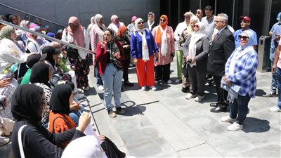 صورة تذكارية لملتقى فتيات المحافظات الحدودية فى مكتبة الإسكندرية