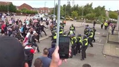 بريطانيا تكلف فريق أمن قومي بمراقبة وسائل التواصل الاجتماعي إثر أعمال الشغب