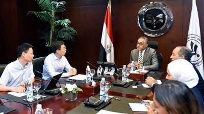 شركة جيانجسو ليانفا الصينية تبحث إنشاء مجمع متكامل للغزل والنسيج بمصر