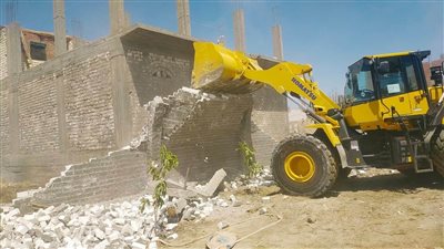 إزالة 9 حالات تعدٍ على أراضٍ زراعية وأملاك الدولة بأسيوط