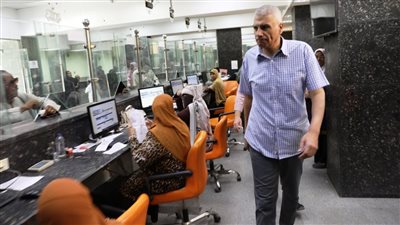  محافظ أسوان يتفقد المركز التكنولوجي ويستمع لمطالب المواطنين 