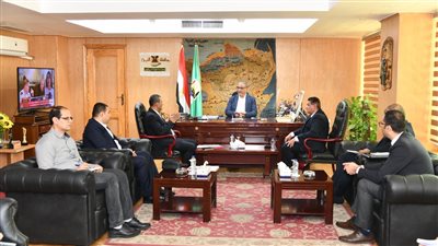 محافظ الفيوم يبحث مع وفد هيئة الاستثمار سبل التعاون المشترك 