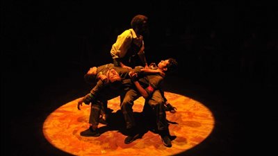 كاسبر تجربة تحكي قصة أصحاب الأرض بمهرجان المسرح المصري.. صور