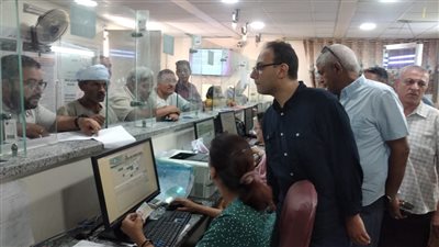 لمتابعة طلبات التصالح.. نائب محافظ أسيوط يتفقد سير العمل بالمركز التكنولوجي 
