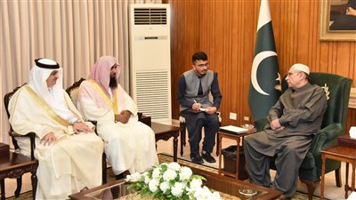 إمام وخطيب المسجد النبوي يلتقي رئيس باكستان في زيارته الرسمية 