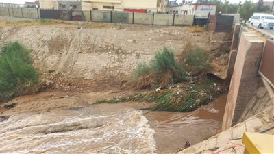 الري: مشروعات تطهير مخرات السيول أنقذت أسوان من مخاطر الموجة المطرية