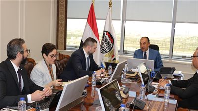 وزير قطاع الأعمال يبحث مع 