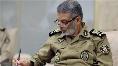 قائد الجيش الإيراني يتوعّد لدماء نصر الله 