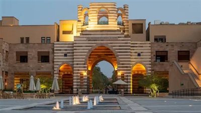 آخر فرصة للتقديم في منح الجامعة الأمريكية غدًا