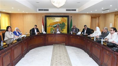 محافظ الفيوم يوجه بمراجعة موقف مشروعات 