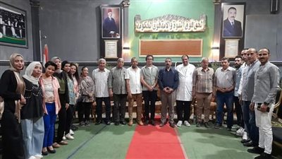 وفد المنيرة الغربية يقيم عيادات مجانية