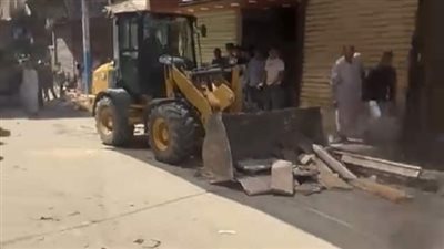 رفع الإشغالات وإزالة التعديات على الطرق والشوارع بسنهور في الفيوم 