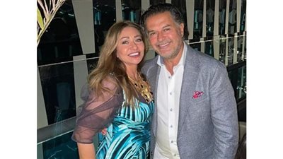 قبلات وأحضان راغب علامة لـ