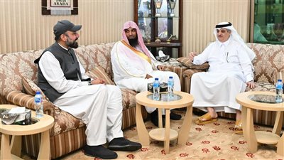 إمام وخطيب المسجد النبوي يزور مقر الملحقية الدينية في باكستان