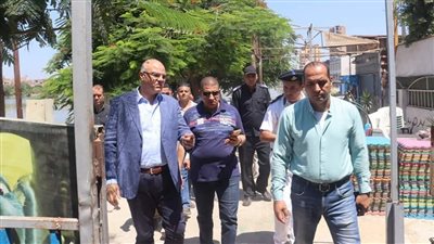 محافظ القليوبية يشرف على إزالة التعديات علي ممشى أهل مصر ببنها