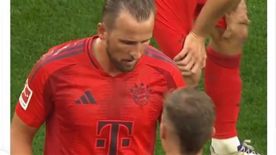 شاهد.. هاري كين يرفض رفع الكأس بعد الفوز على توتنهام