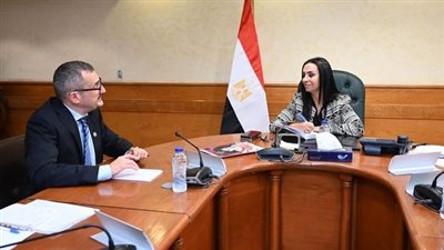 وزيرة التضامن تبحث مع مدير 