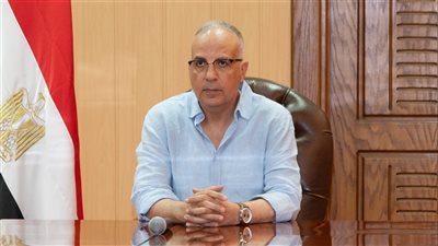 وزير الري يجتمع بقيادات الوزارة لمتابعة الموقف التنفيذى للمشروعات الجاري تنفيذها 