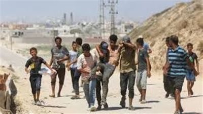 مصابون في غارة إسرائيلية على وسط مدينة خان يونس جنوب غزة