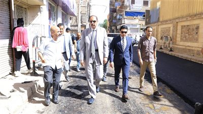 محافظ سوهاج يتفقد أعمال الرصف بمنطقة الأرقم 