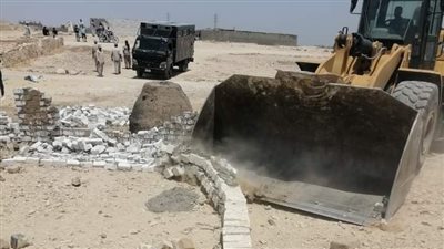 إزالة حالة تعدٍ على مساحة 175 مترًا بقرية المحروسة بقنا 