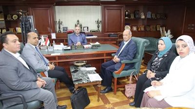 محافظ بني سويف يناقش رفع كفاءة منظومة إدارة المخلفات 