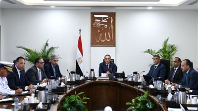 رئيس الوزراء يتابع أعمال تطوير مدخل منطقة الأهرامات ومحيطها