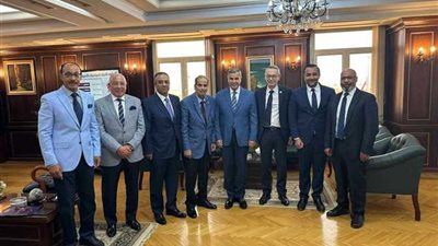 محافظ الإسكندرية يشيد بدور جميعة رجال الأعمال لتحسين مناخ العمل