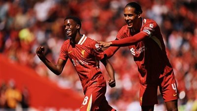 ليفربول يهزم إشبيلية برباعية ضمن الاستعدادات للموسم الجديد 