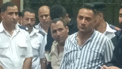 عصام صاصا يبكي ويقرأ القرآن داخل المحكمة | صور 