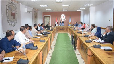 رئيس جامعة سوهاج يجتمع بمجلس أمناء الكليات 