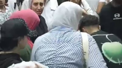 سقطت في ساحة المحكمة.. زوجة عصام صاصا فقدت وعيها عقب صدور الحكم