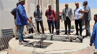 رئيس مياه الفيوم يتفقد محطات الصرف الصحي بقرية النزلة 