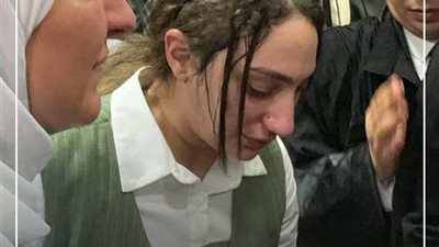 بكاء وصراخ زوجة عصام صاصا بعد الحكم عليه:  برئ ومعملش حاجه