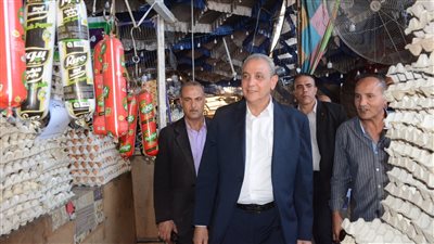 محافظ الغربية يتفقد منافذ بيع السلع الغذائية بالمحلة