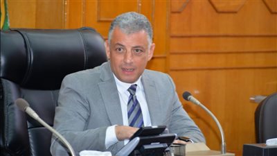 محافظ الإسماعيلية يوجه بحل شكاوى المواطنين من تعريفة التاكسي 