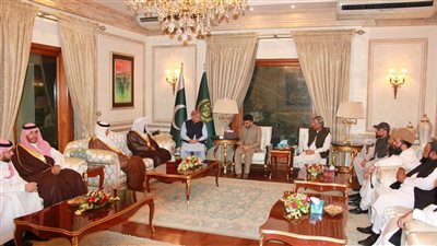  رئيس الوزراء بجمهورية باكستان يستقبل إمام الحرم النبوي