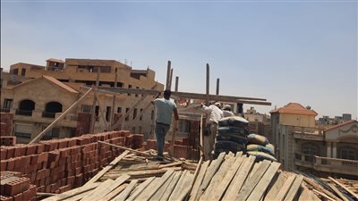 إزالة مخالفات بناء وغلق أنشطة مخالفة بأراض وفيلات بمدينة القاهرة الجديدة