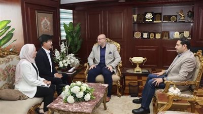 لبحث سبل التعاون.. محافظ بني سويف يلتقي رئيس شركة سامسونج اليكترونيكس مصر