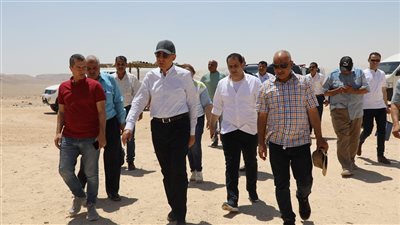 استعدادا للموسم السياحي.. محافظ المنيا يزور عدداً من الأماكن الأثرية