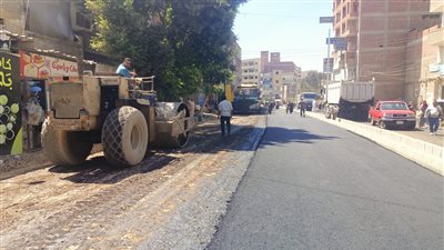 محافظ الغربية يتابع وضع طبقة الأسفلت بشارع الجيش بالسنطة