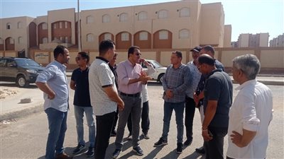 رئيس جهاز العاشر من رمضان يتفقد الأحياء لتحسين الخدمات